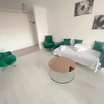 Solid Barrels Luxury * Mamaia
