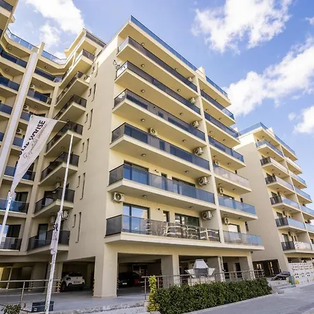 Solid Barrels Luxury Mamaja