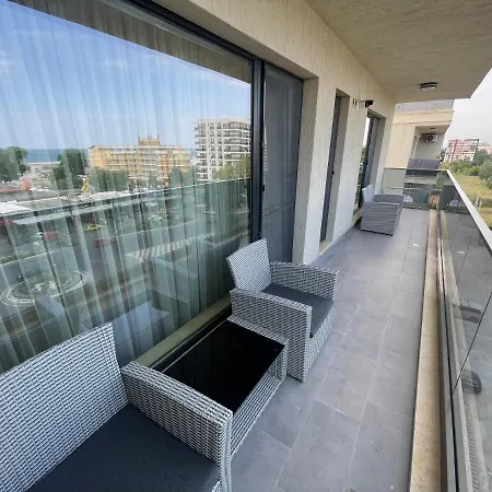 Solid Barrels Luxury Apartment Mamaia