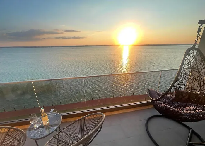 Solid Barrels Luxury Apartment Mamaia